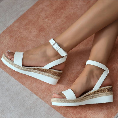 Sandalias de playa con plataforma tejida de moda